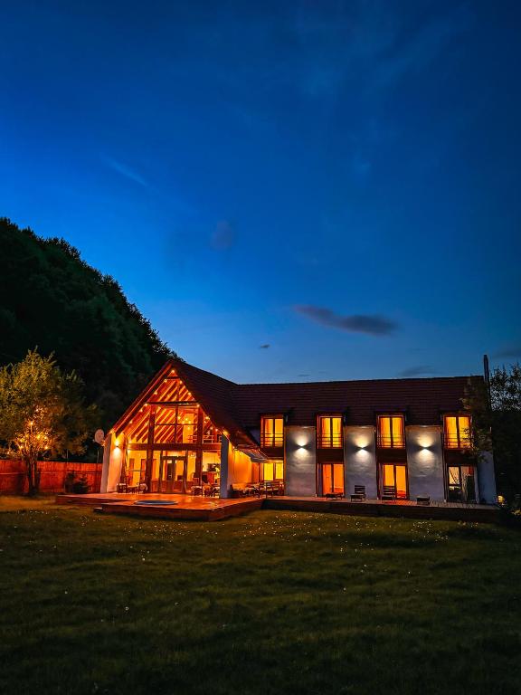 Digital Detox Retreats Romania | 3-Day Reset in Apuseni Mountains