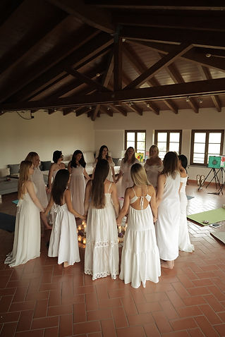 Retreat de Feminitate Sacră pentru Femei – Reconectare cu Tine însăți