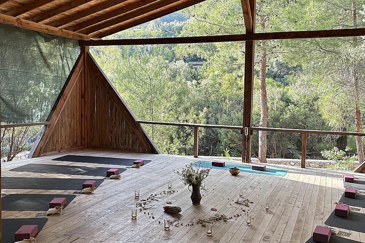 Retreat Yoga și Meditație în Carpați – Reset de Toamnă